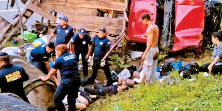 Modifican su ruta hacia EU por violencia; saturan Oaxaca
