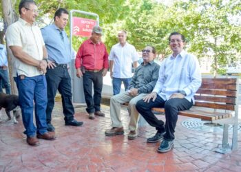 Entrega patronato de parquímetros al Municipio trabajos de modernización del centro de Navojoa