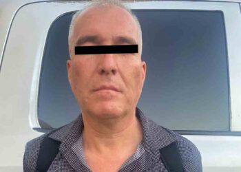 Intenta asaltar gasolinera y policías lo detienen tras una persecución