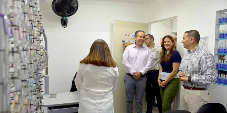 Inaugura Toño Astiazarán Unidad de Salud CRECES para policías y bomberos