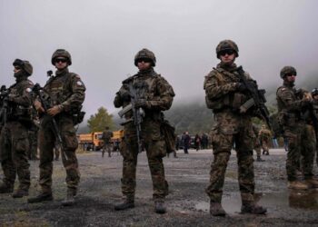 Reino Unido anuncia el envío de cientos de militares para reforzar a la misión de paz de la OTAN en Kosovo