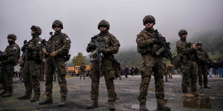 Reino Unido anuncia el envío de cientos de militares para reforzar a la misión de paz de la OTAN en Kosovo
