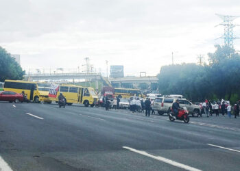 Transportistas bloquean la México-Pachuca, Lechería-Texcoco y la López Portillo; hay caos total