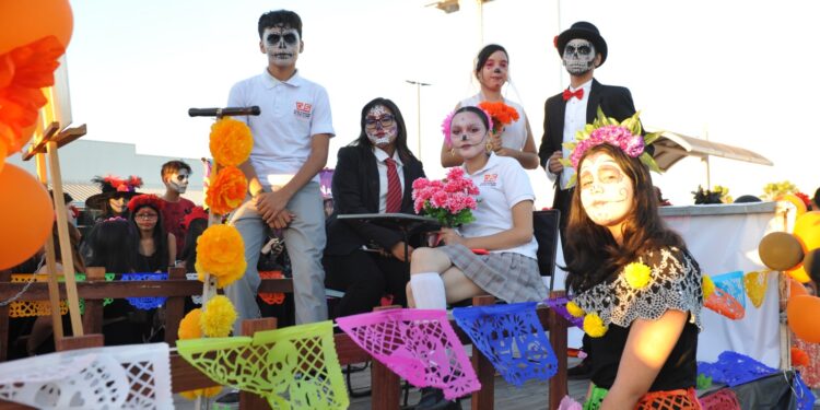 Invita Ayuntamiento a Navojoenses a vestirse de  CATRINAS Y CATRINES para desfile