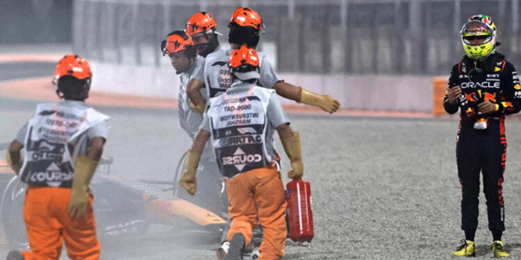 Auto de ‘Checo’ Pérez tiene mucho daño; alaba a Verstappen