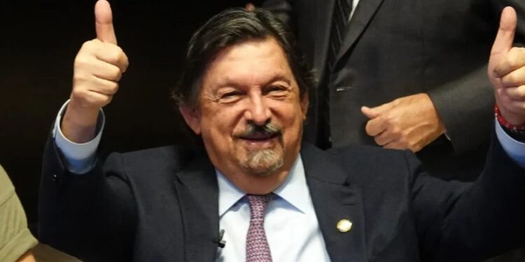 Revive Senado obligación de pagar cuotas sindicales