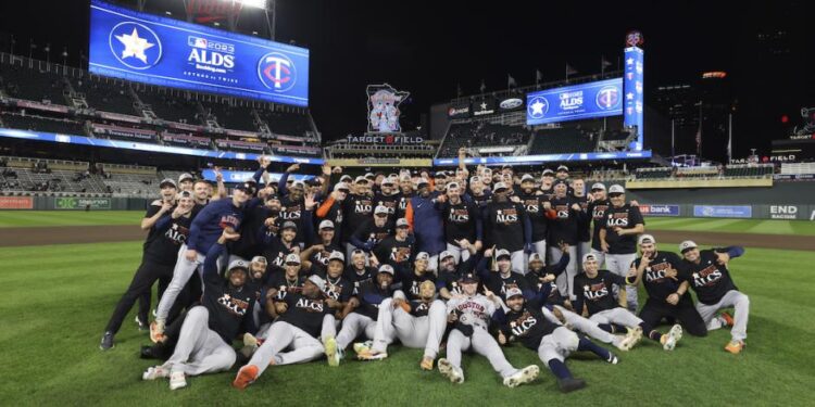 Astros busca bicampeonato de mano del mexicano Urquidy