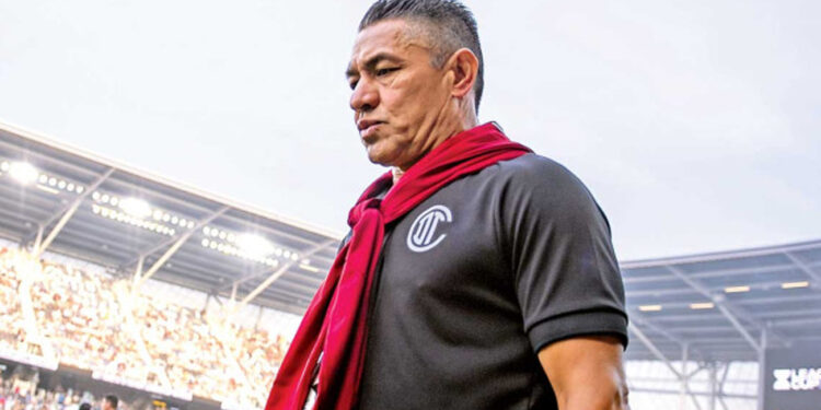 Costa Rica pretende a Ignacio Ambriz