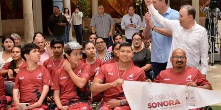 Alfonso Durazo abandera a delegación Sonora que asistirá a los Paranacionales Conade 2023