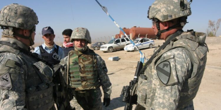 EU evacúa a parte de su personal de la embajada en Irak por el aumento de ataques contra bases militares
