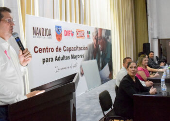 Graduación de adultos mayores del curso habilidades digitales”