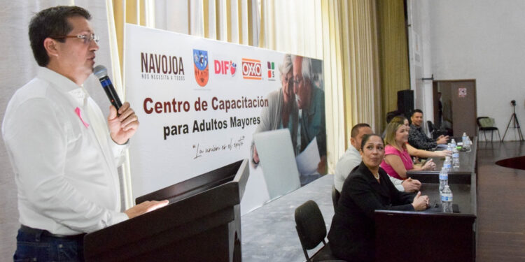 Graduación de adultos mayores del curso habilidades digitales”