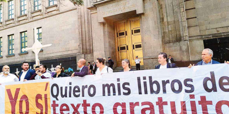 ‘Batean’ controversia contra libros de texto; impugnación de Coahuila, pendiente