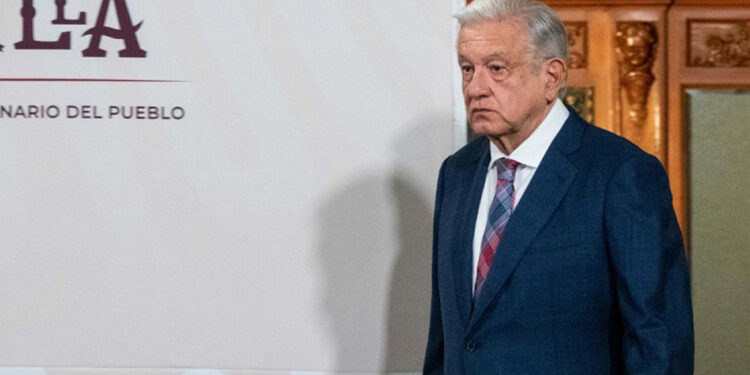 López Obrador tratará con funcionarios de EU propuesta de reforzar muro fronterizo en Texas