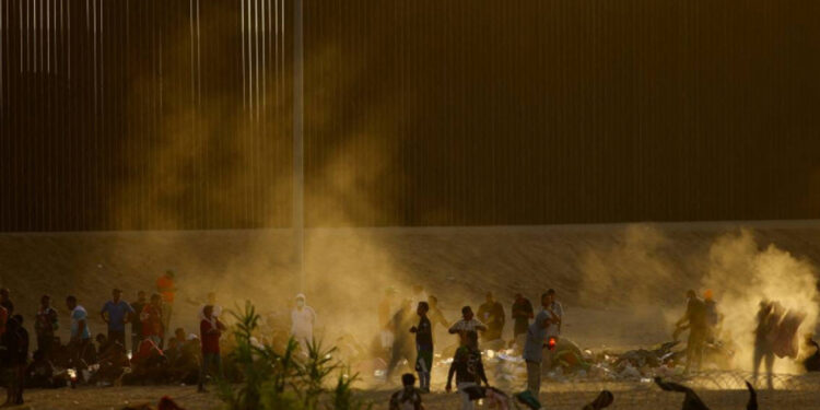 EU construirá un nuevo muro fronterizo en Texas, en medio de la crisis migratoria