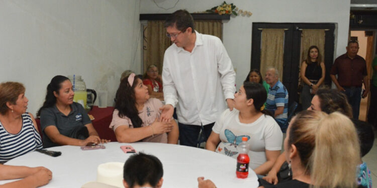 Vecinos de los girasolares y colonia constitución reciben a Jorge Alberto Elías Retes
