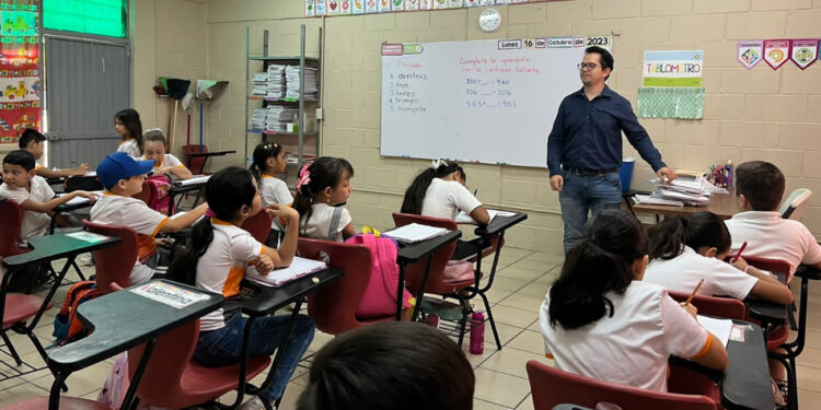 GOBIERNO MUNICIPAL PROMUEVE PREVENCIÓN DEL DELITO EN ESCUELAS DE LA COLONIA VALLE DORADO