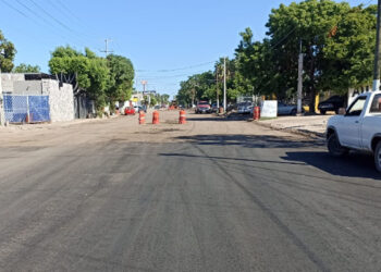 A UNOS DIAS DE QUE CONCLUYA EL REPAVIMENTO DE LA CALLE HERMOSILLO.