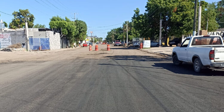 A UNOS DIAS DE QUE CONCLUYA EL REPAVIMENTO DE LA CALLE HERMOSILLO.