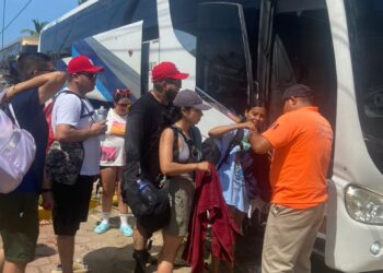 Ayuda personal de protección civil Sonora el regreso seguro de Sonorenses que estaban en Acapulco