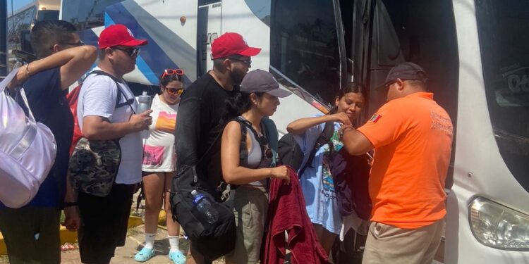 Ayuda personal de protección civil Sonora el regreso seguro de Sonorenses que estaban en Acapulco