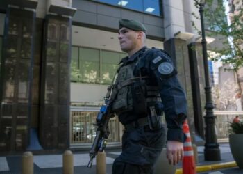 Detuvieron a un iraquí con documentación presuntamente falsa frente a la Embajada de Israel