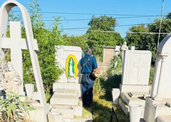 Acondicionan panteones de Navojoa para el día de muertos