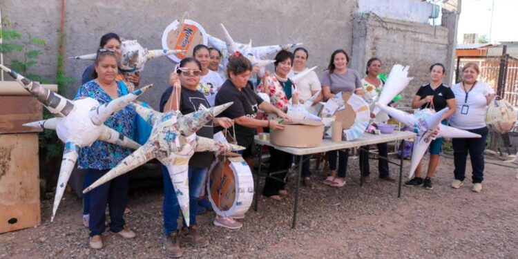 Lleva programas preventivos de la SSPM curso de piñatas a madres de familia en la valle verde