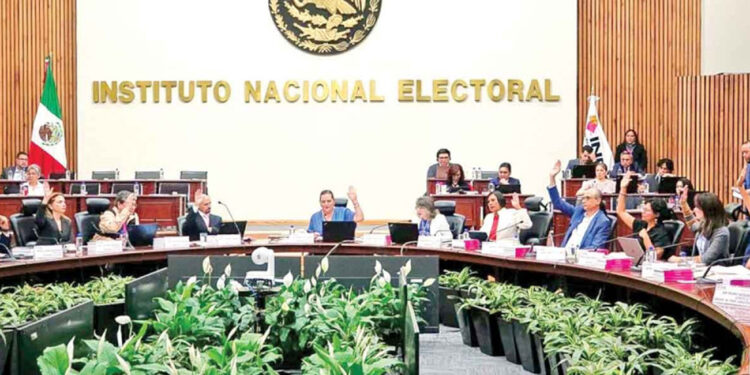 Tribunal corrige al INE sobre las precampañas; iban a arrancar el 5 de noviembre