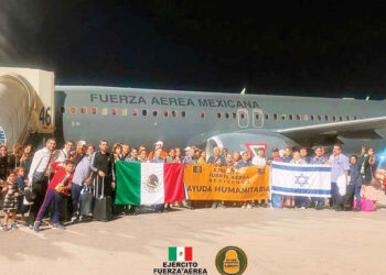 Rescatan de Israel a 284 mexicanos