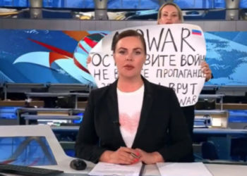 Investigan envenenamiento de periodista rusa que protestó contra guerra en Ucrania