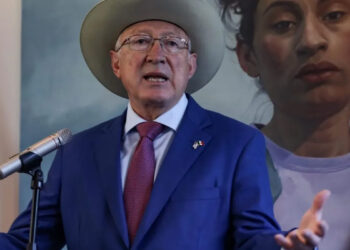 Apuesta Ken Salazar por modernizar la frontera