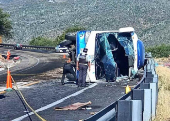 Sube a 18 cifra de muertos por volcadura en Oaxaca; confirman que son migrantes