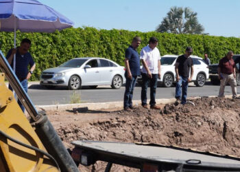 SUPERVISA ALCALDE DE NAVOJOA TRABAJOS DE REPARACIÓN DE COLECTOR
