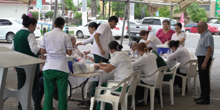 Responden más de 400 navojoenes a la vacunación contra covid- 19 e influenza