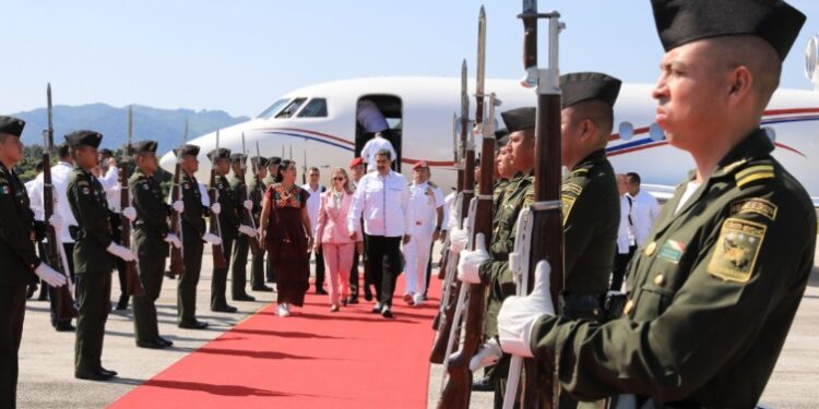 Presidentes de Venezuela y Cuba arriban a Palenque, Chiapas