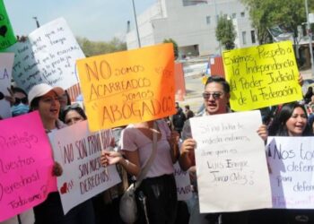 Trabajadores del Poder Judicial bloquean vialidades y anuncian un paro nacional