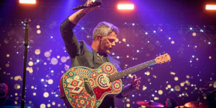 Alejandro Sanz dona 800 mil pesos para damnificados de Acapulco