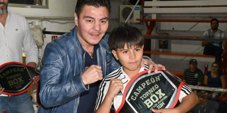 Premia IDH a campeonas y campeones del Torneo de Box de los Barrios