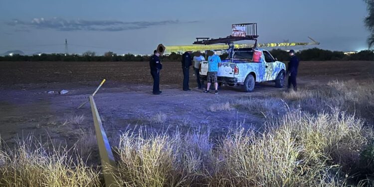 Detienen a dos por robo de alumbrado público