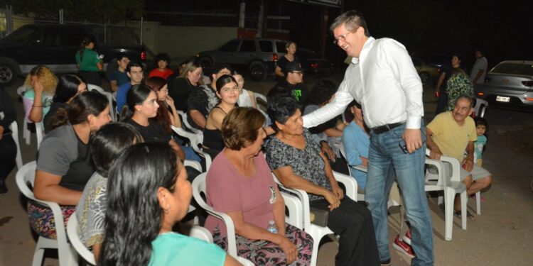 «NUNCA UN PRESIDENTE HABÍA VENIDO A ESCUCHARNOS”: Colonos de Tierra Blanca a ELÍAS RETES