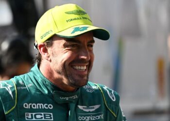 Alonso: «Le he dicho a Checo que ni se le ocurra ponerme más bajo esa presión porque ya tengo una edad»