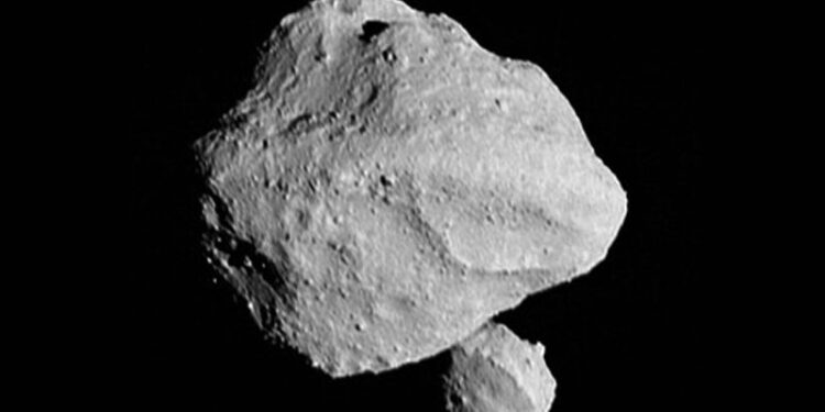 NASA descubre luna diminuta al pasar cerca de pequeño asteroide