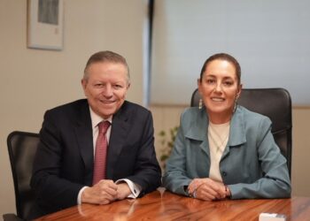 Tras renunciar a la SCJN, Arturo Zaldívar se reúne con Claudia Sheinbaum