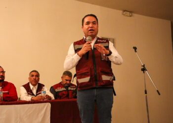 Sigue a ras de suelo Heriberto Aguilar en contacto con los ciudadanos