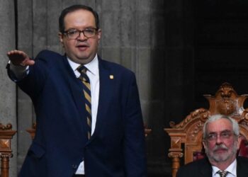 Lomelí toma riendas de la UNAM