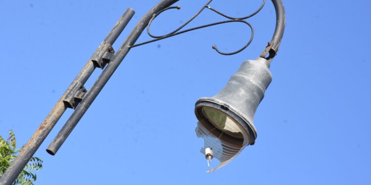Destruyen Vándalos el alumbrado y roban cableado del Parque en los Arcos