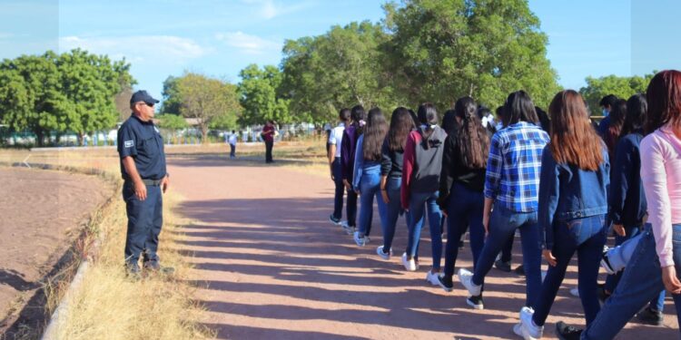 BRINDA ACADEMIA DE POLICÍA MUNICIPAL CURSO DE ADIESTRAMIENTO A ESTUDIANTES DEL CBTA 38*