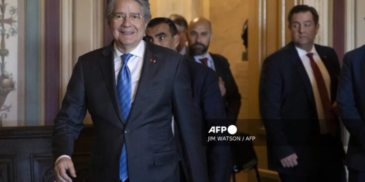 Congreso de Ecuador declara a expresidente Lasso “responsable político” de peculado