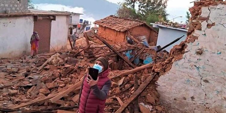 Aumenta a 157 el número de muertos por sismo magnitud 6.4 en Nepal